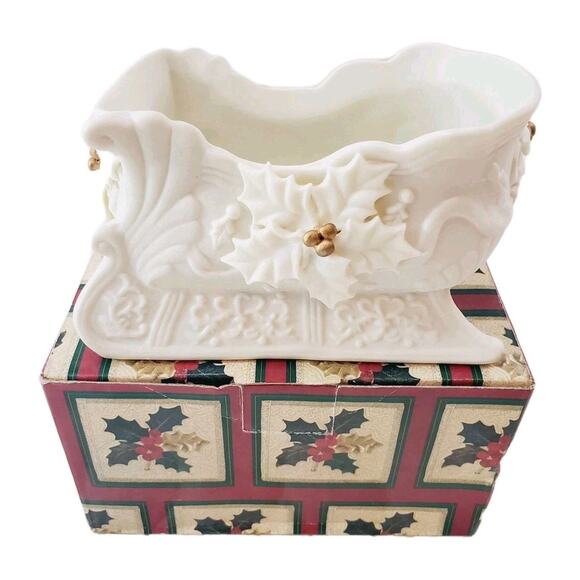 Vintage Elegant Holly Porcelain Sleigh #3579 3D Planter Decor Christmas Holiday - Picture 1 of 10